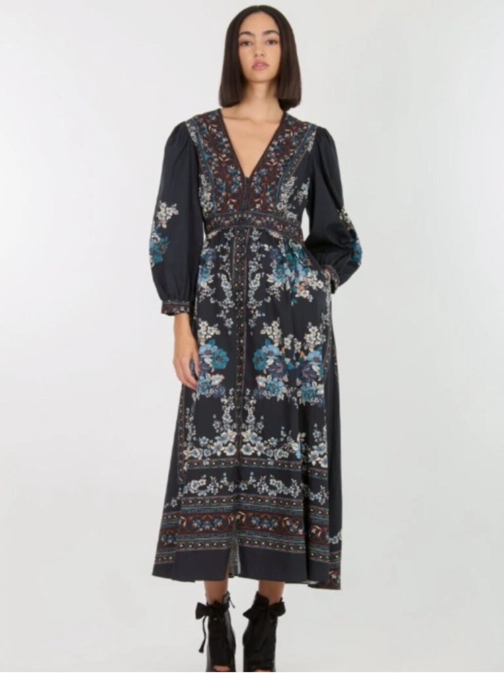 NWT Super Natural by Secret Mission Zaira Dress Floral Navy
100% Cotton